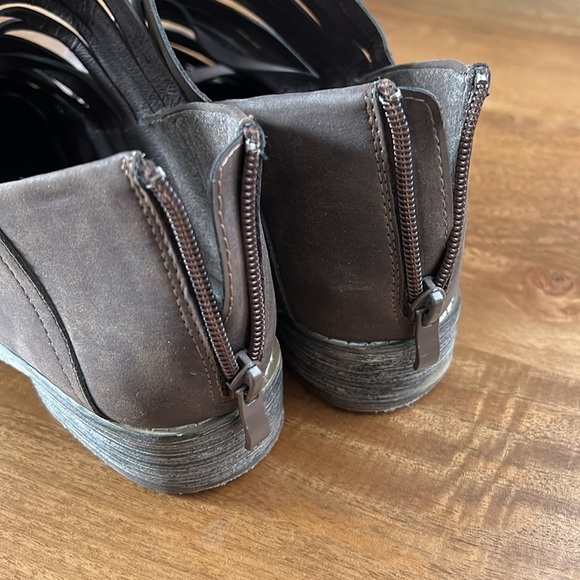 Womens DSW Journee Collection Adela Bootie - Picture 4 of 6